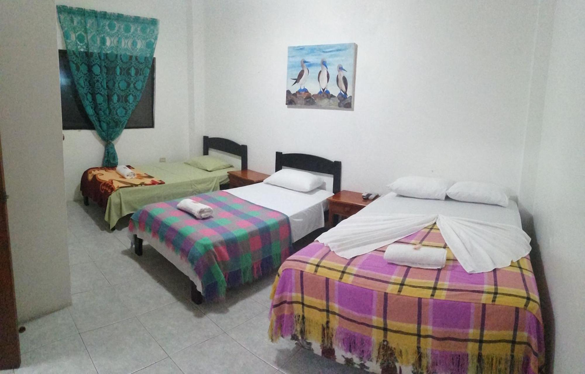Hostal La Casa De Luis Puerto Baquerizo Moreno Exterior photo