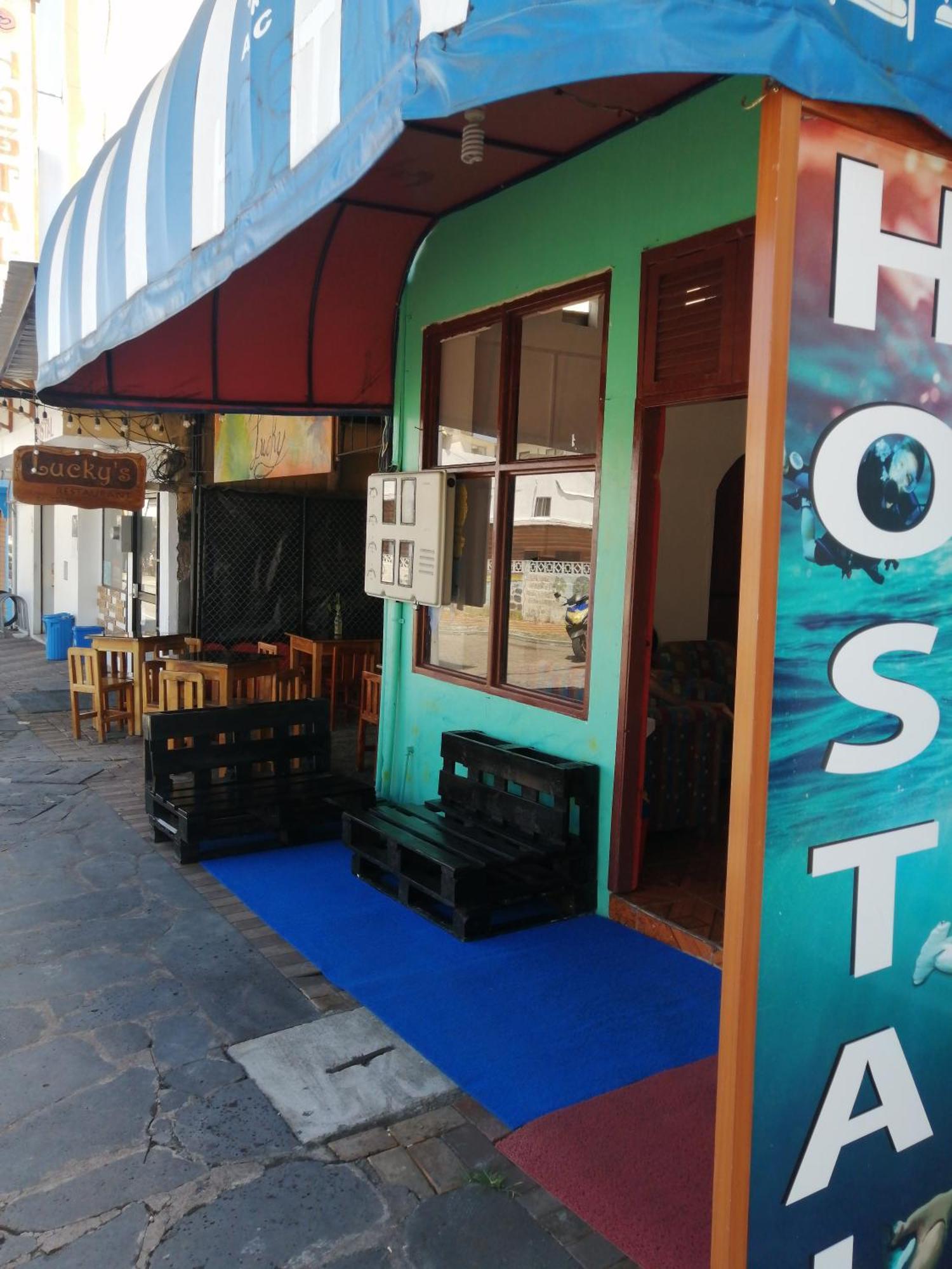 Hostal La Casa De Luis Puerto Baquerizo Moreno Exterior photo