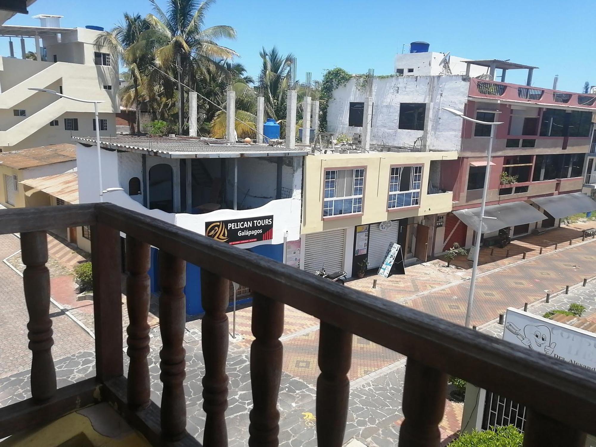 Hostal La Casa De Luis Puerto Baquerizo Moreno Exterior photo